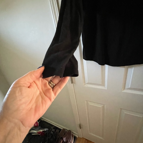 Old Navy Black V neck long sleeved Tshirt - Picture 4 of 5